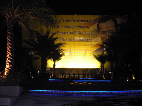 Tòa nhà Hiến pháp Thái Lan rạng sáng 13/7 được bảo vệ nghiêm ngặt.
